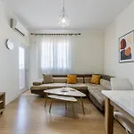 Peaceful In Center Apartment