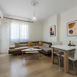 Peaceful In Center Apartment