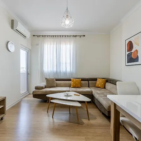 Peaceful In Center Apartment